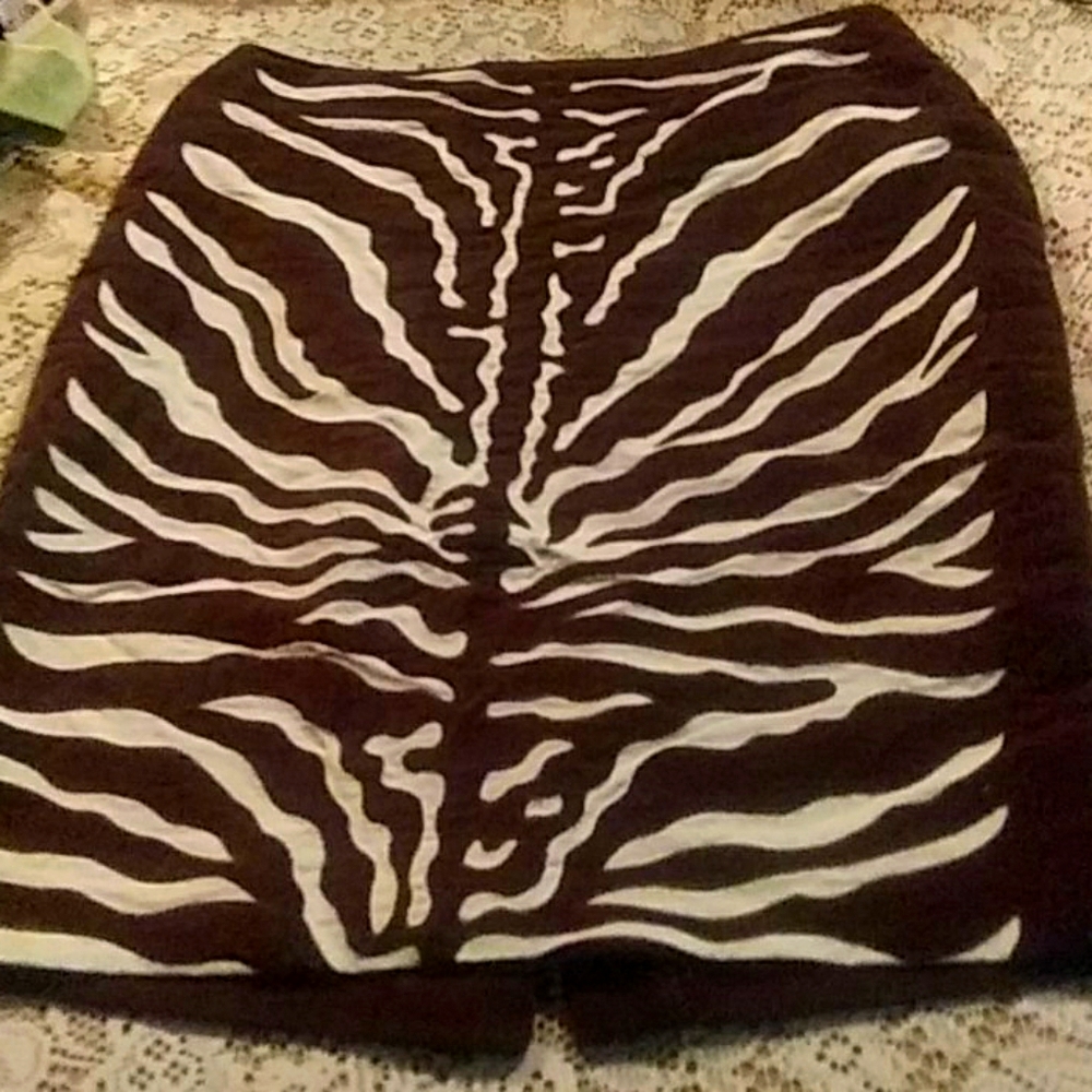 I'm selling a very cute skirt